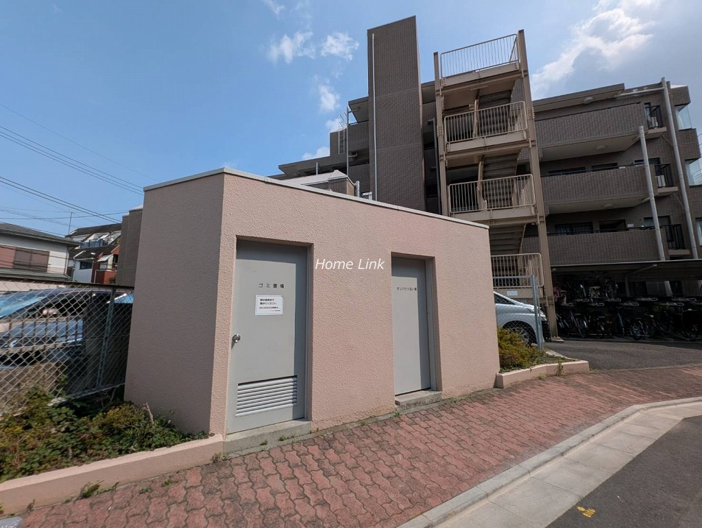 ファミール成増　ゴミ置き場